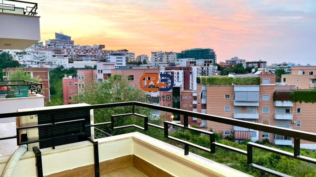 Vicino al Giardino Botanico, Appartamento 2+1+2 Completamente Investito in Vendita !!!