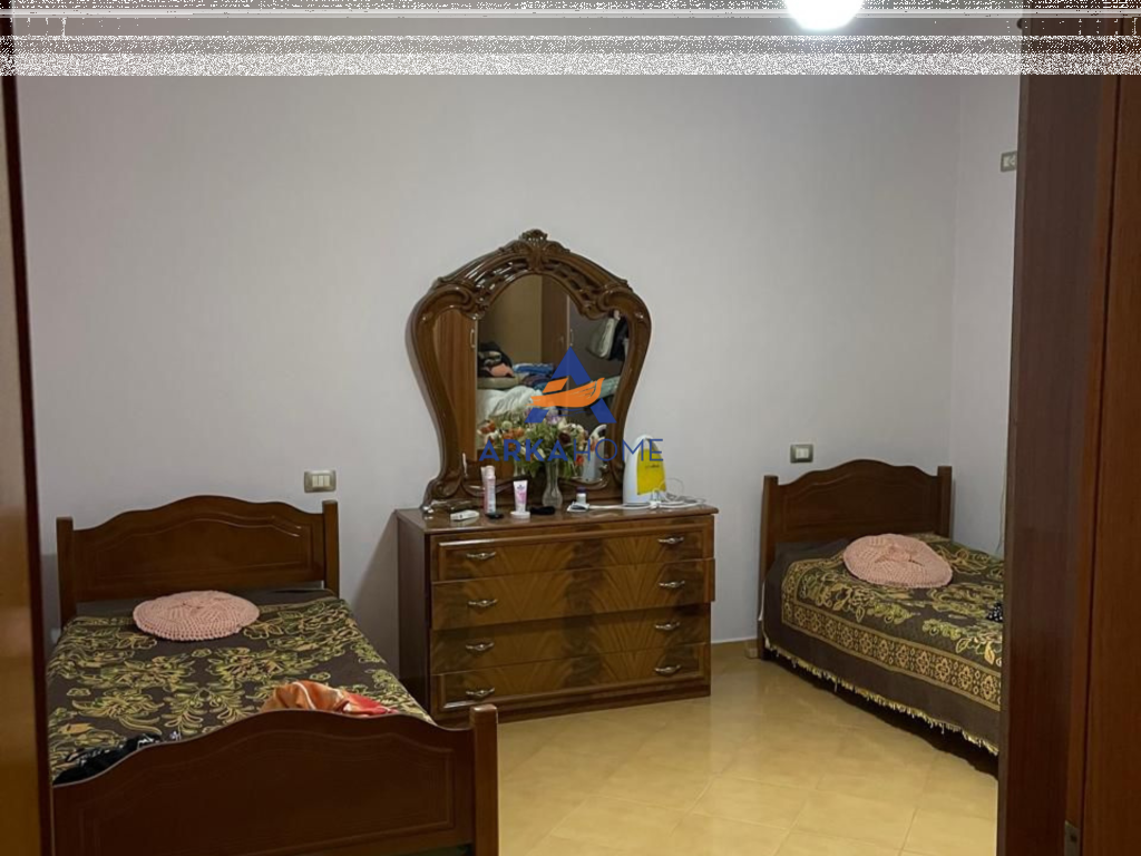 VILLA IN VENDITA 300M2 "VICINO ALLA MOSCHEA, KOMBINAT" 237.000 EURO