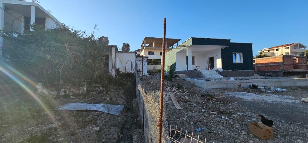 FOR SALE 2 PRIVATE HOUSES ONE FINISHED AND THE OTHER IN THE FINAL STAGES  RRESHBULL