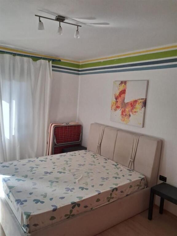 Apartament 1+1 me qera perballe Petronini Luarasit