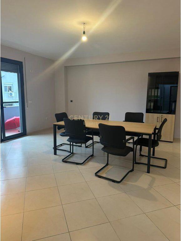 SHESIM APARTAMENT 3+1+2+ POST PARKIMI TE PERFSHIRE TEK STADIUMI DINAMO! 350,000 €