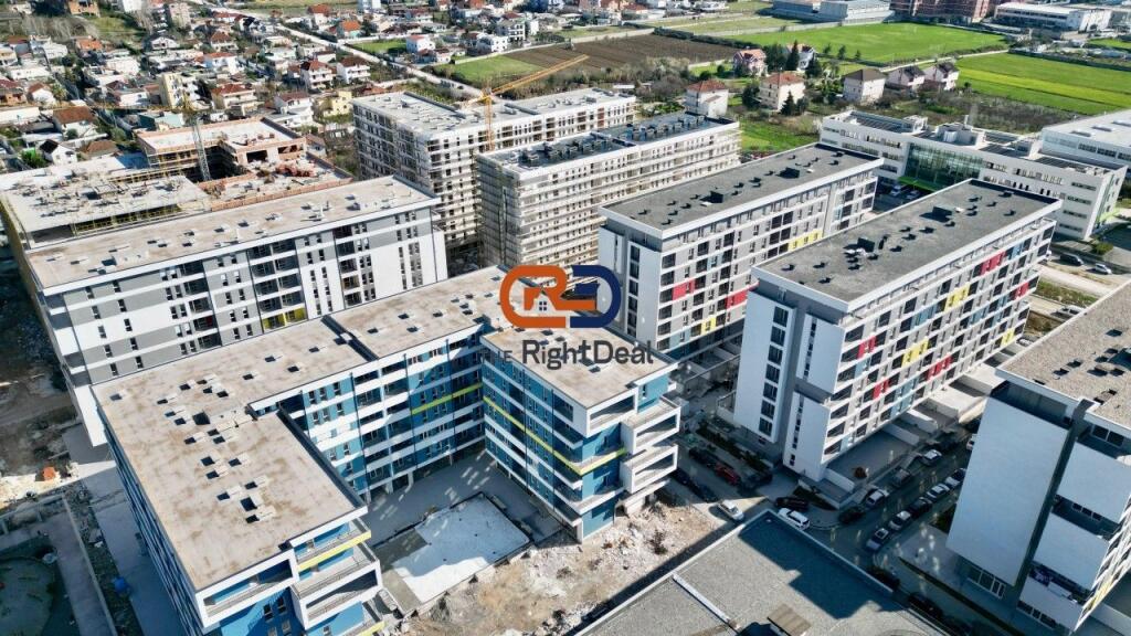 Al Complesso Univers City, Unità Commerciale in Vendita a Prezzo Occasione !!