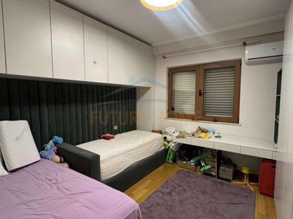 Shitet , Apartament 2+1+2+2 Poste Parkimi , Myslym Shyri , Tirane