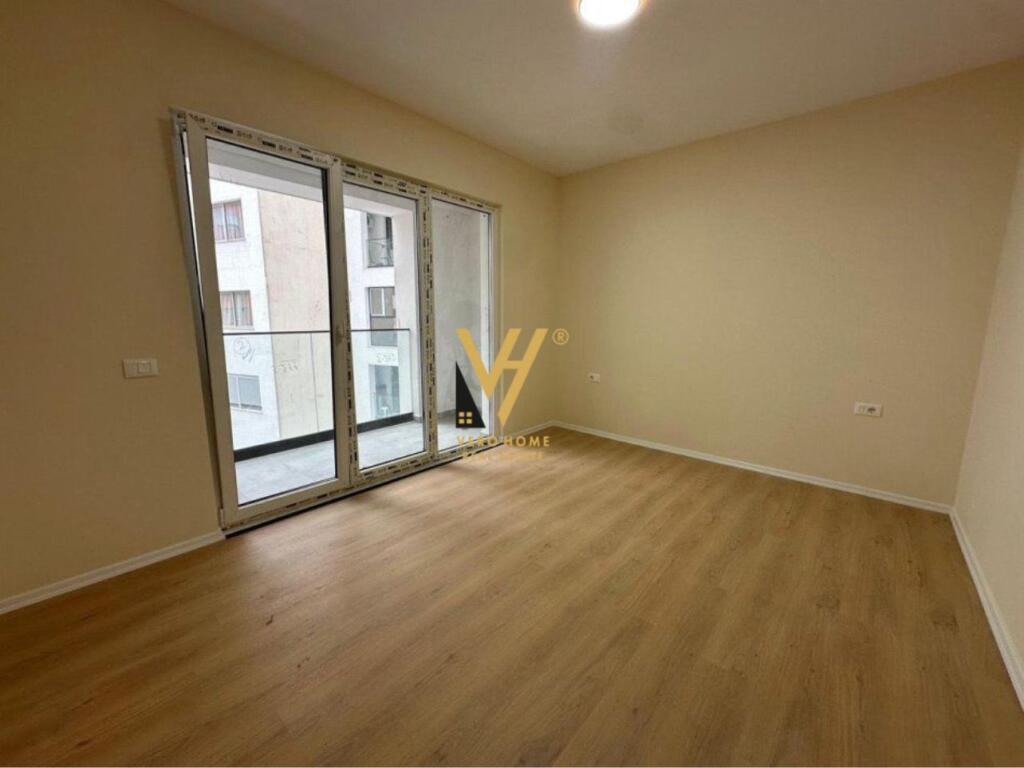 JEPET ZYRE 97 M2 ME QERA TE BLV. MIGJENI ASTIR 550 EURO