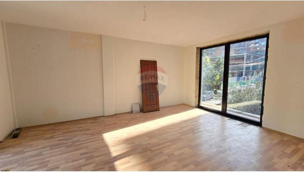 Villa di 3 piani in affitto vicino al Complesso Olimpico, Tirana