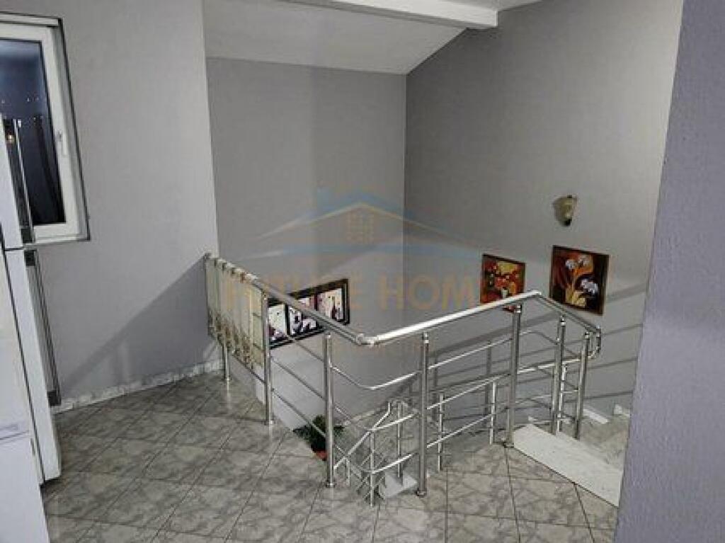 For sale, 3-story villa, Sauk, Tirana