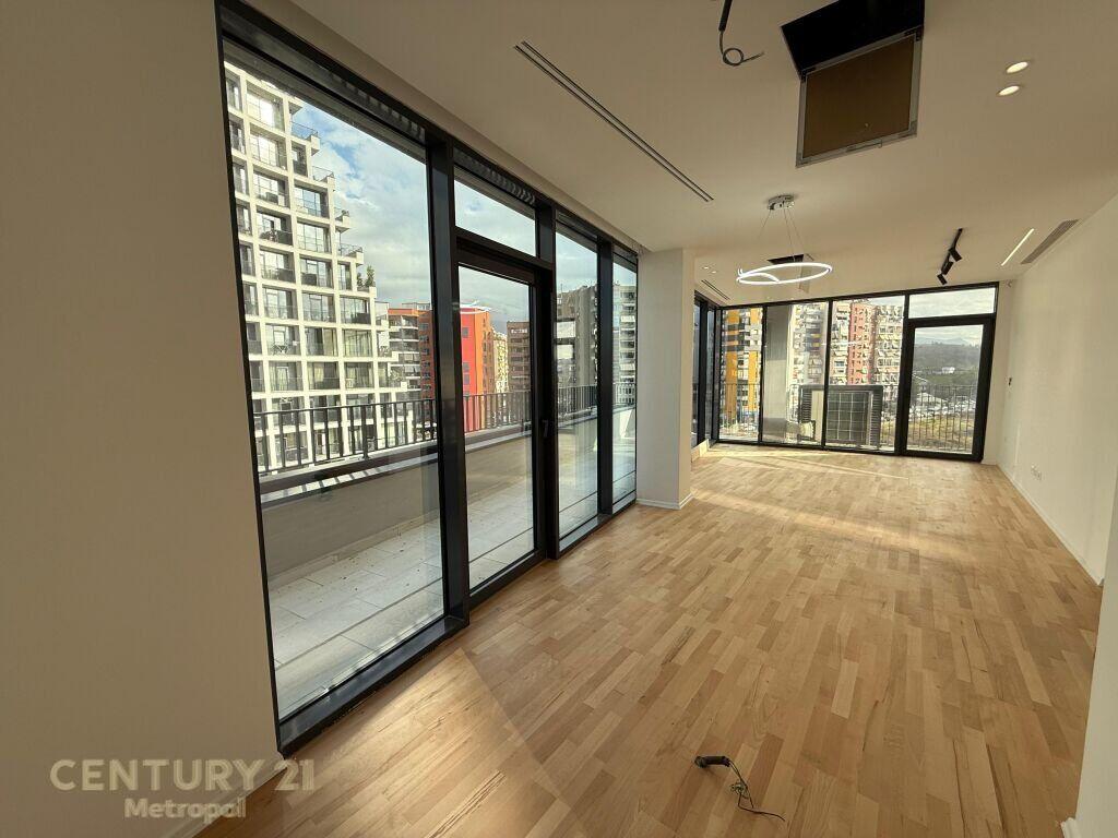 Appartamento con veranda in vendita a Lake View Residence, vicino a Rruga e Kosovareve! 448.000 €