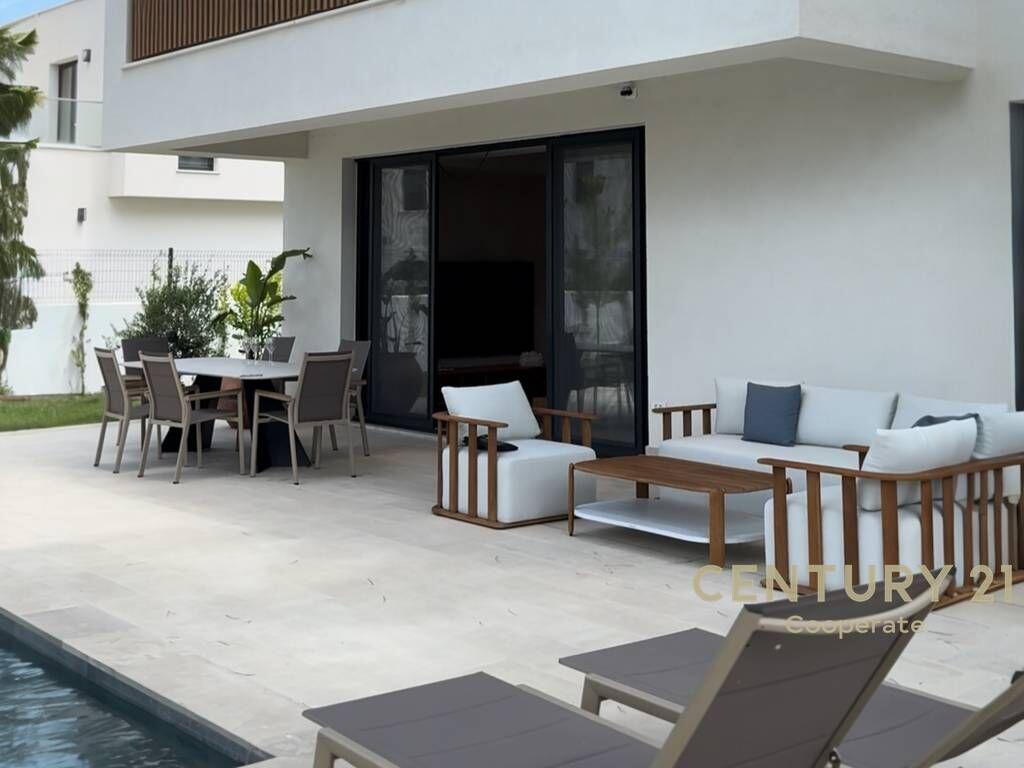 VILLA PREMIUM IN VENDITA CON PISCINA A SAN PIETRO RESORT, GOLFO DI LALZIA