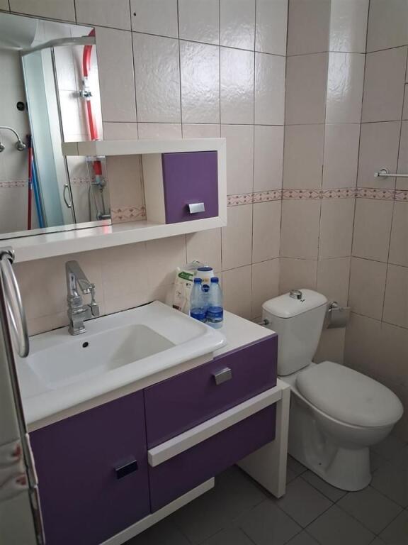 Apartament 1+1 me qera perballe Petronini Luarasit
