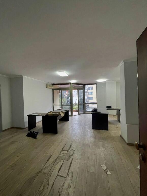 📣 FOR SALE Apartment 2+1 With Balcony 📍 21-Dhjetori, Near Hotel "Mondial" ✨