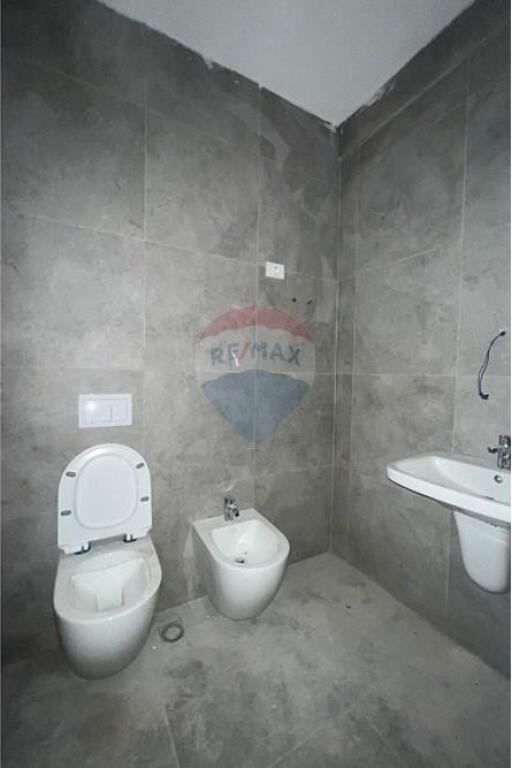 Appartamento - In Vendita - Via Mine Peza, Tirana
