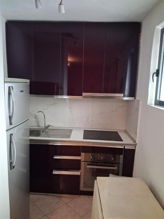 Apartament 1+1 me qera perballe Petronini Luarasit