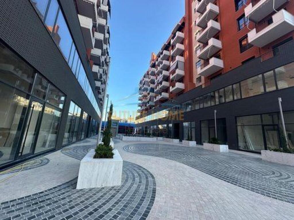 Shitet, Ambjent Biznesi, Kompleksi Delijorgji, Tirane.