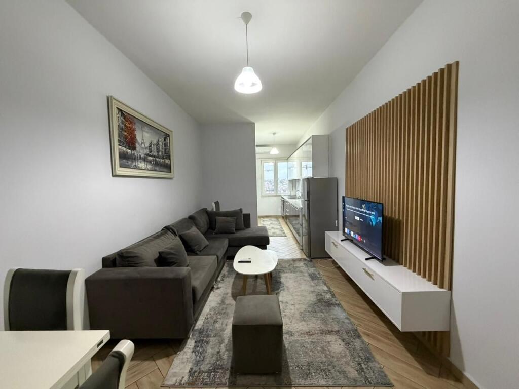 Apartament 1+1 per qira tek Shkolla e Bashkuar.