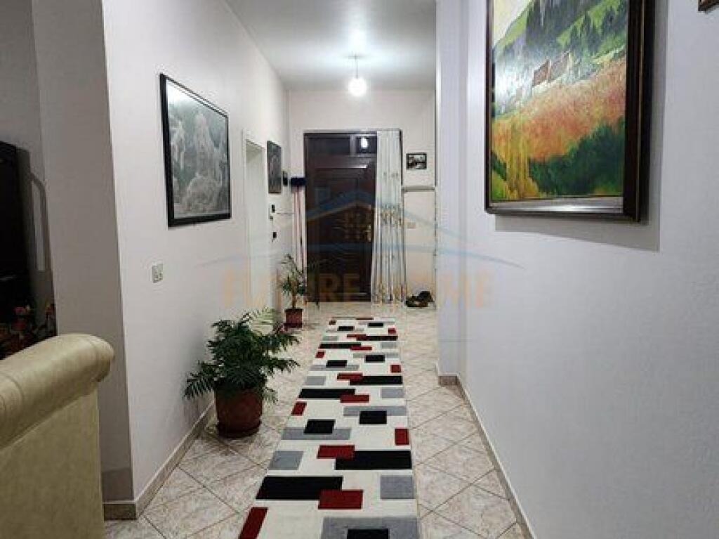 For sale, 3-story villa, Sauk, Tirana