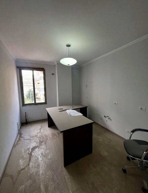 📣 FOR SALE Apartment 2+1 With Balcony 📍 21-Dhjetori, Near Hotel "Mondial" ✨