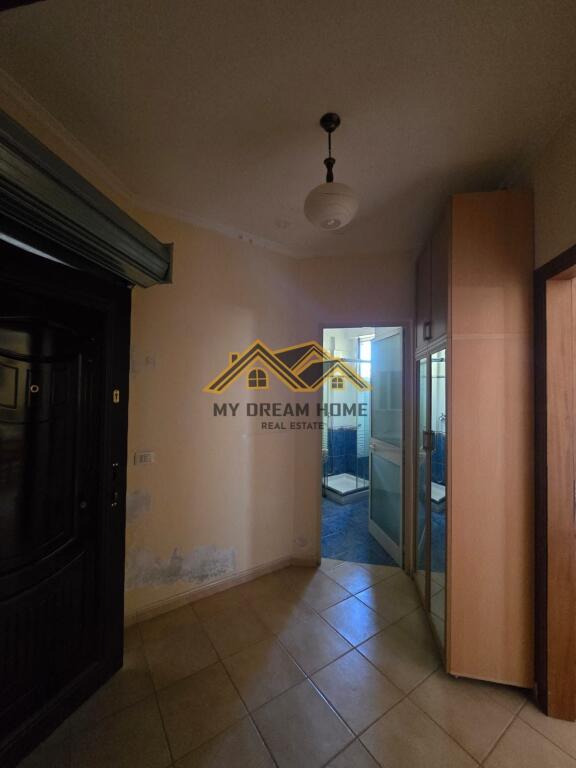 SHITET APARTAMENT 2+1 PRAN POLICIS DURRES!