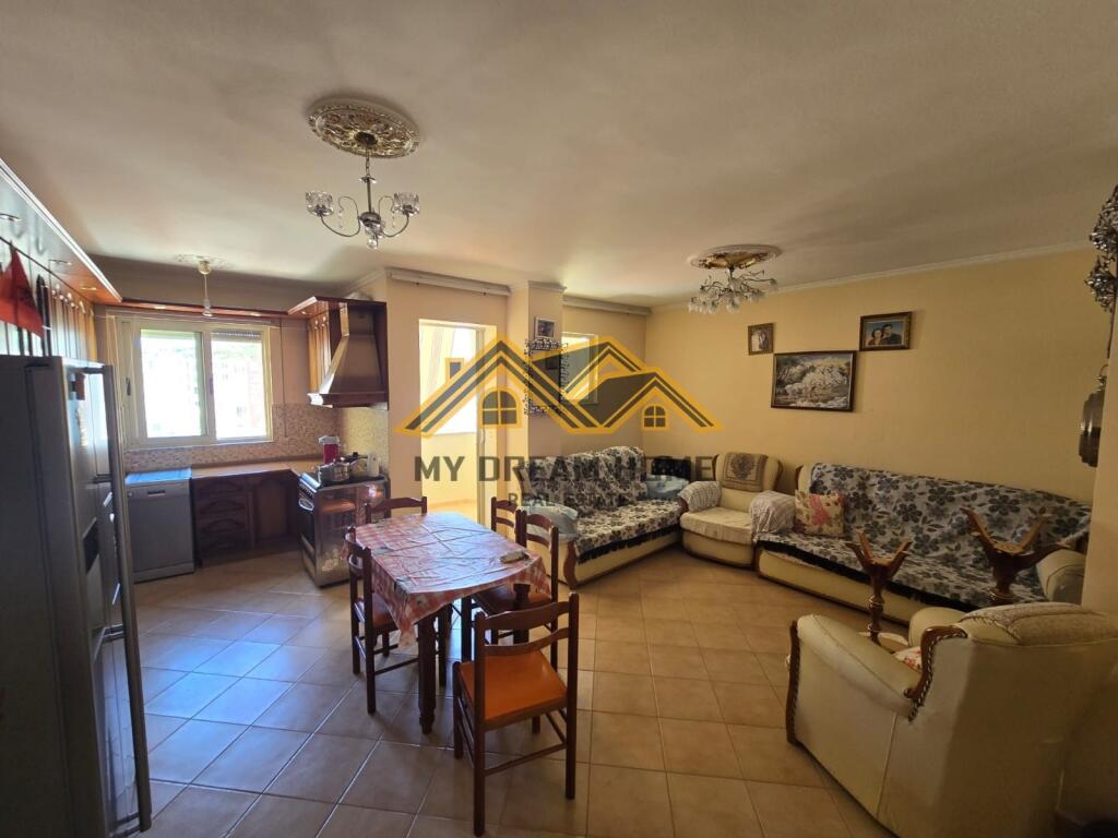SHITET APARTAMENT 2+1 PRAN POLICIS DURRES!