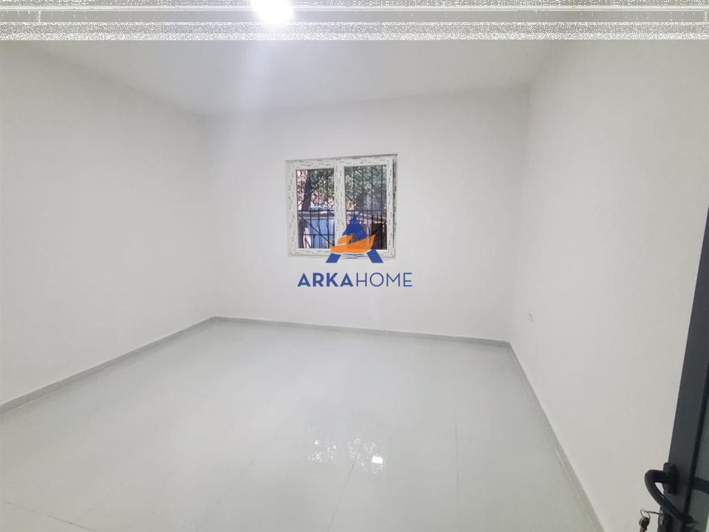 AFFITTASI UFFICIO 100M2 "PRESSO IL COMUNE DI PARIGI" 1038 EURO