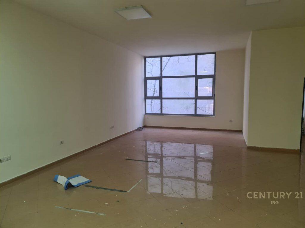 UFFICIO IN AFFITTO IN VIA KAVAJA! 1.000 € /Mese