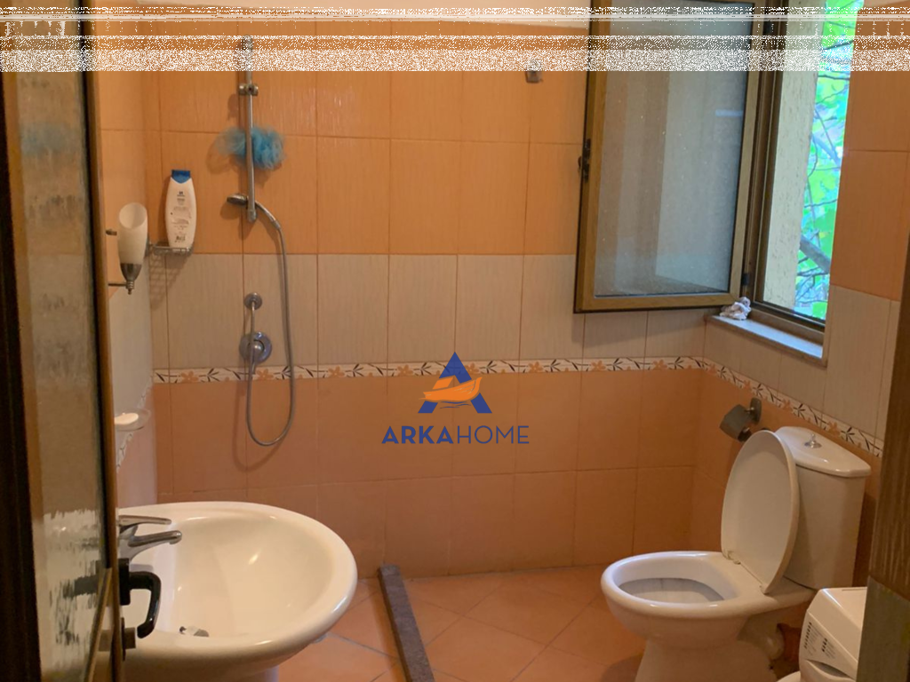 VILLA IN VENDITA 300M2 "VICINO ALLA MOSCHEA, KOMBINAT" 237.000 EURO