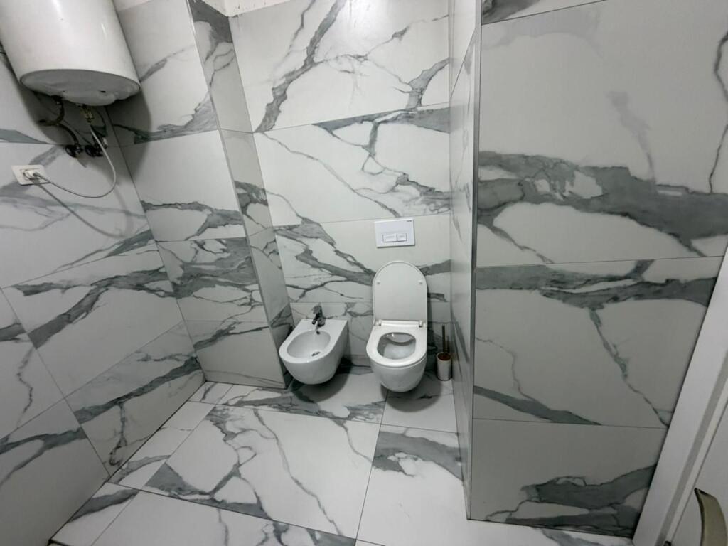 Apartament 1+1 per qira tek Shkolla e Bashkuar.