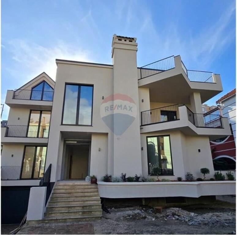 Villa di 3 piani in affitto vicino al Complesso Olimpico, Tirana