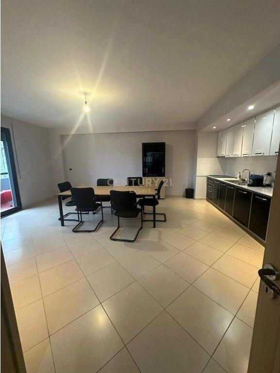 SHESIM APARTAMENT 3+1+2+ POST PARKIMI TE PERFSHIRE TEK STADIUMI DINAMO! 350,000 €