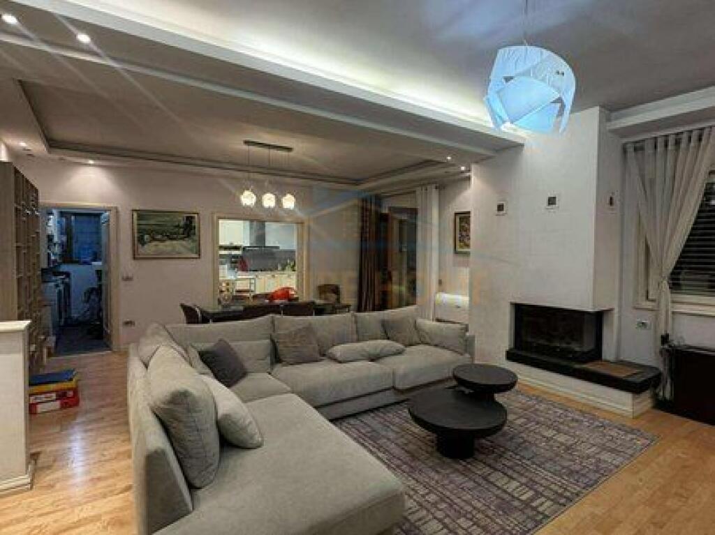Shitet , Apartament 2+1+2+2 Poste Parkimi , Myslym Shyri , Tirane