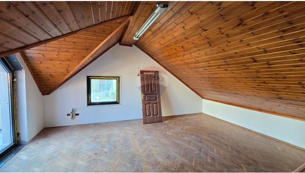 Villa di 3 piani in affitto vicino al Complesso Olimpico, Tirana
