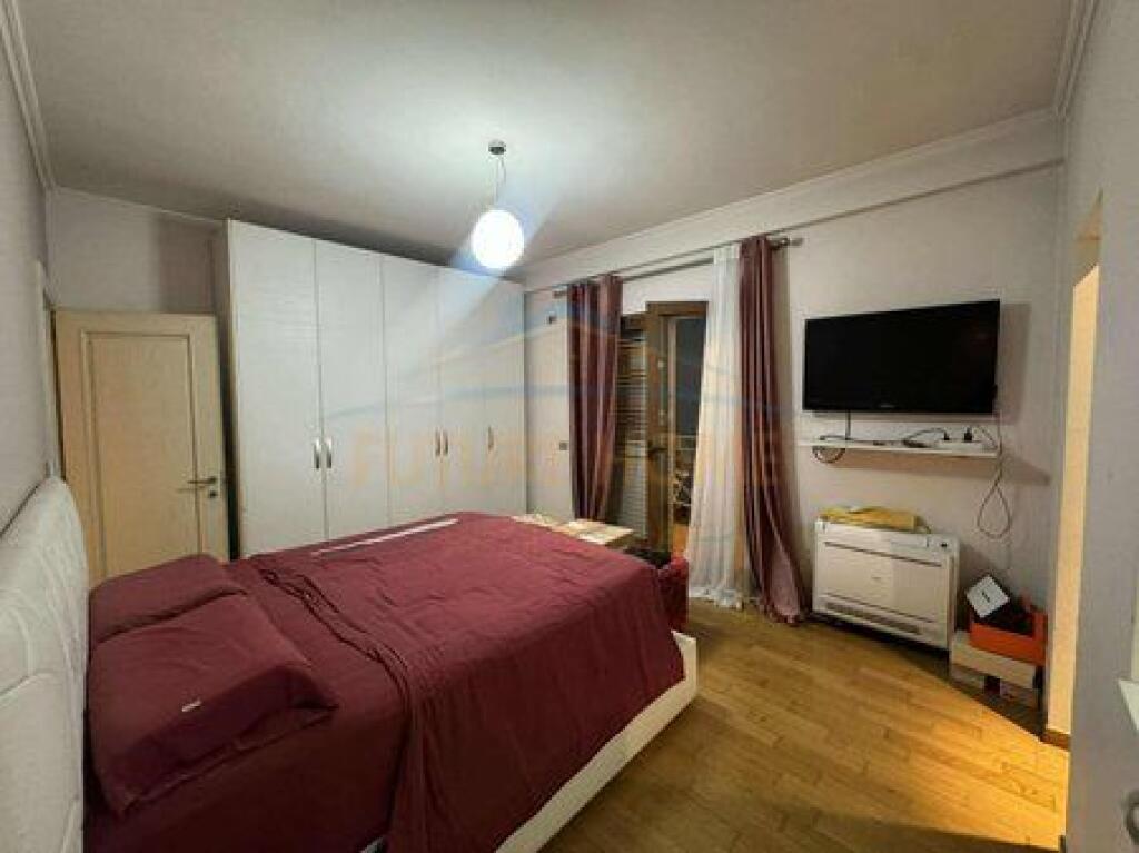 Shitet , Apartament 2+1+2+2 Poste Parkimi , Myslym Shyri , Tirane