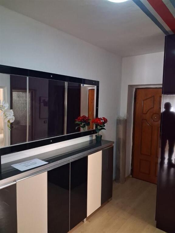Apartament 1+1 me qera perballe Petronini Luarasit