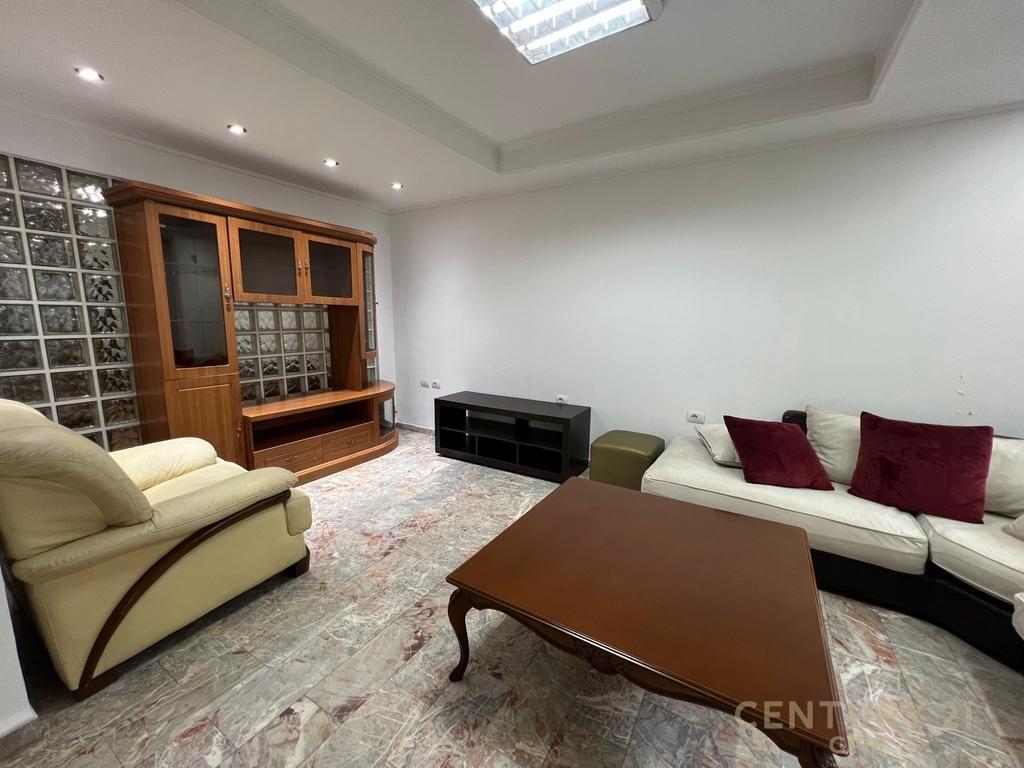 AFFITTIAMO UFFICIO IN AFFITTO IN PIAZZA WILSON! 800 € /Mese