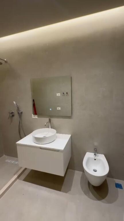 Apartament 1+1 per shitje tek Komuna Parisit