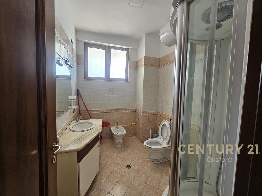 IN VENDITA TRIPLEX 4+1+2 PIÙ GARAGE A VILA E ZOGUT, DURRES! 580.000 €