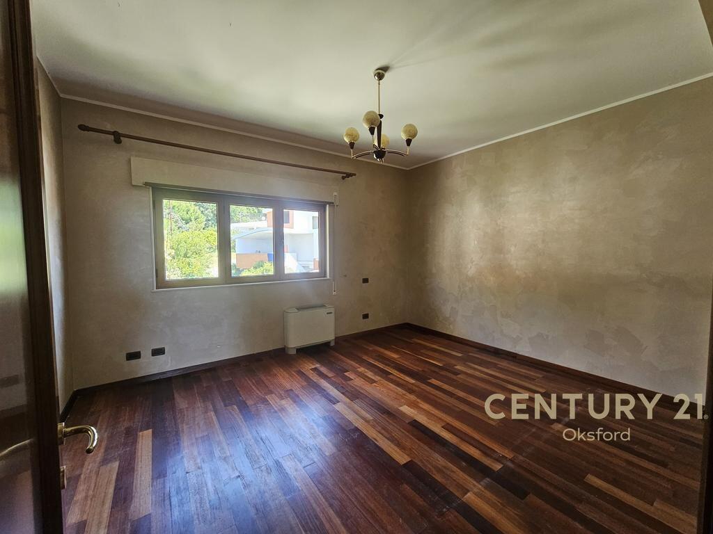 IN VENDITA TRIPLEX 4+1+2 PIÙ GARAGE A VILA E ZOGUT, DURRES! 580.000 €