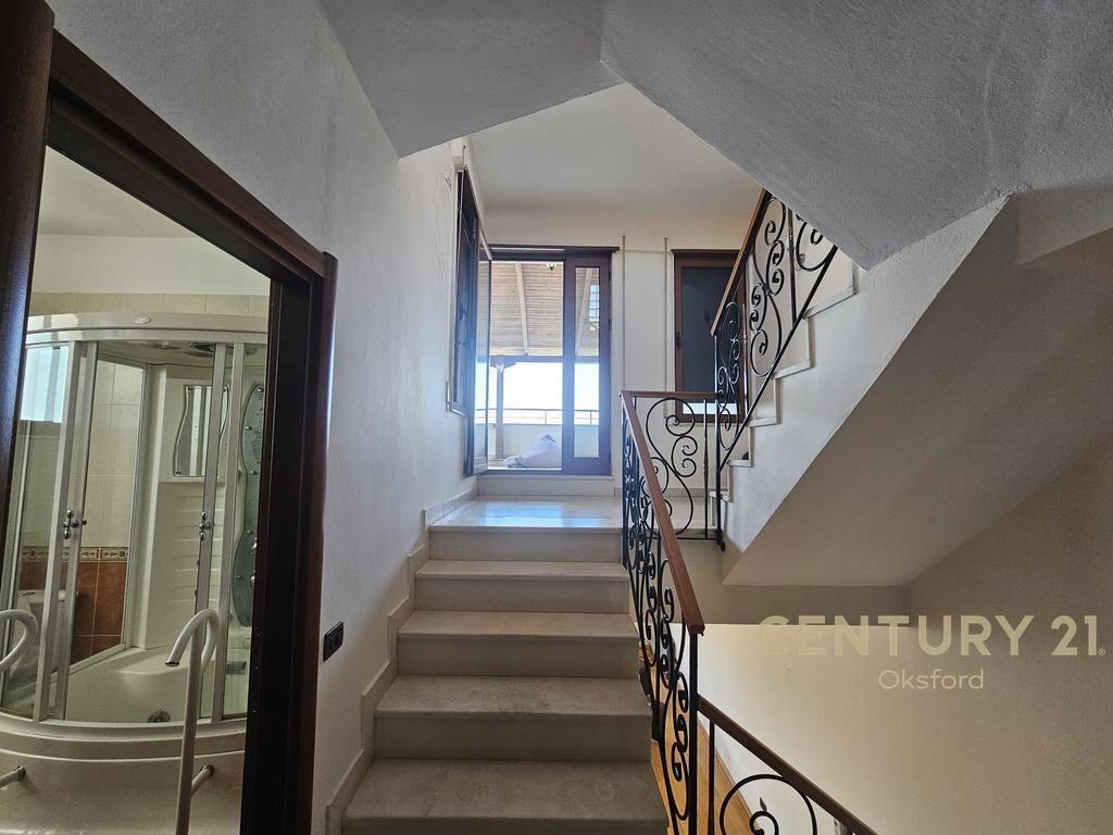 IN VENDITA TRIPLEX 4+1+2 PIÙ GARAGE A VILA E ZOGUT, DURRES! 580.000 €
