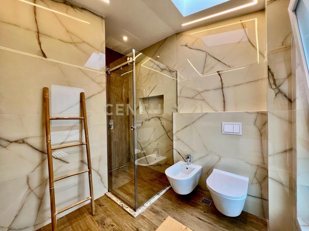 VENDIAMO, VILLA PREMIUM con CORTILE, LAGO SECCO‼️ 1.150.000 €