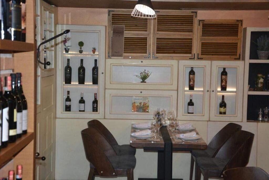 Jepet Ambjent Komercial  me qera, per  Biznes ne Pallat Egzistues , ID   Elar1 13872   -   €  2000