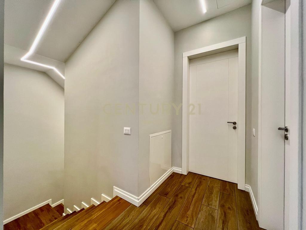 VENDIAMO, VILLA PREMIUM con CORTILE, LAGO SECCO‼️ 1.150.000 €