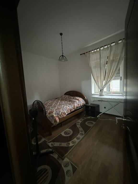 Jepet me qera apartament 2+1 tek Shushica