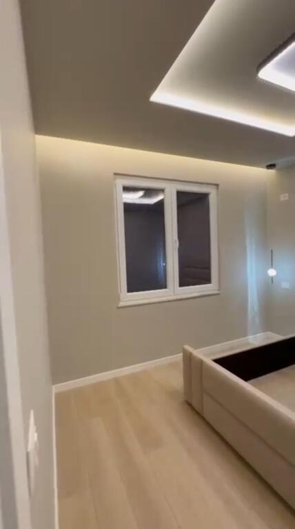 Apartament 1+1 per shitje tek Komuna Parisit