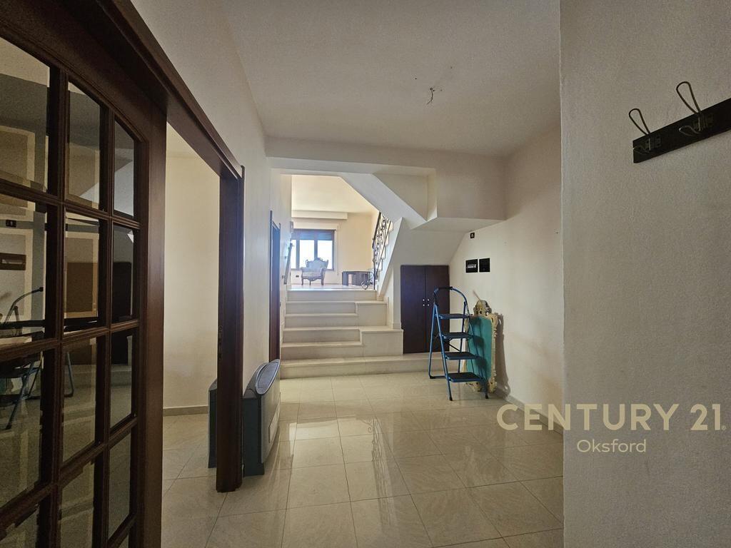 IN VENDITA TRIPLEX 4+1+2 PIÙ GARAGE A VILA E ZOGUT, DURRES! 580.000 €