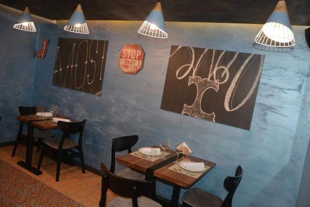 Jepet Ambjent Komercial  me qera, per  Biznes ne Pallat Egzistues , ID   Elar1 13872   -   €  2000