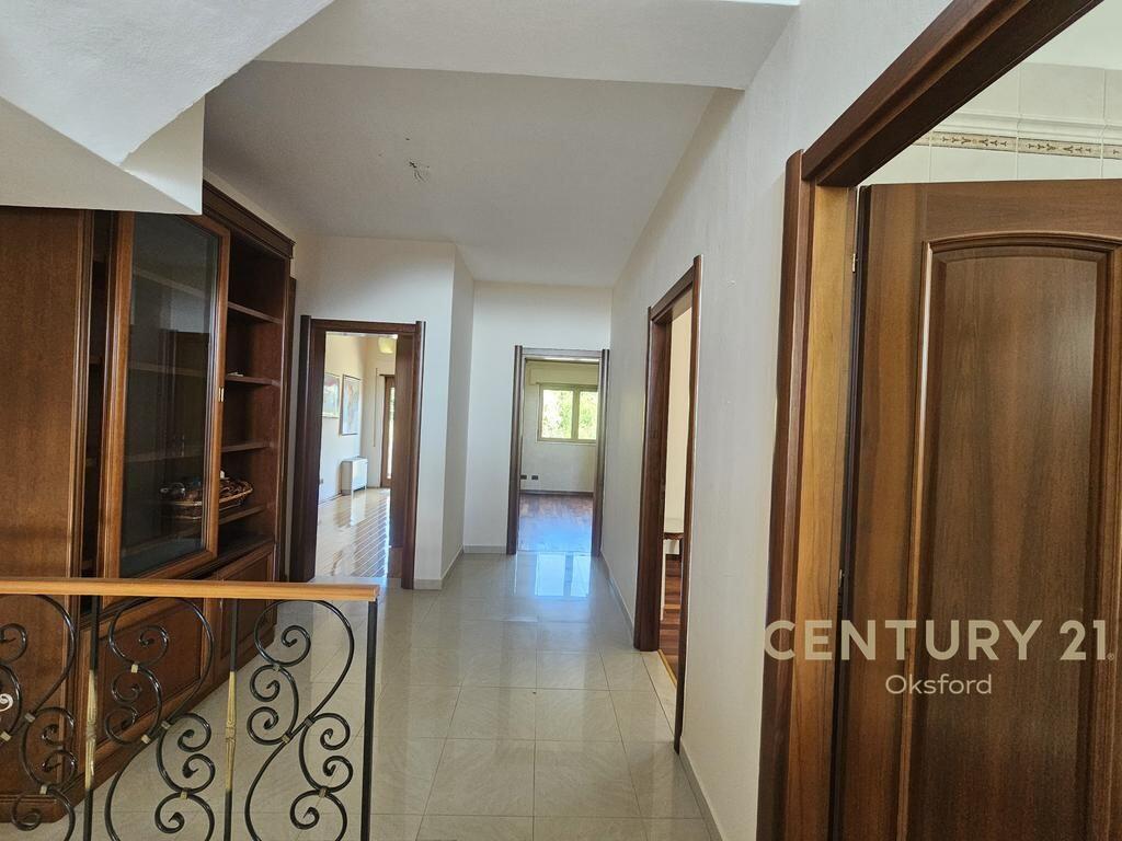 IN VENDITA TRIPLEX 4+1+2 PIÙ GARAGE A VILA E ZOGUT, DURRES! 580.000 €