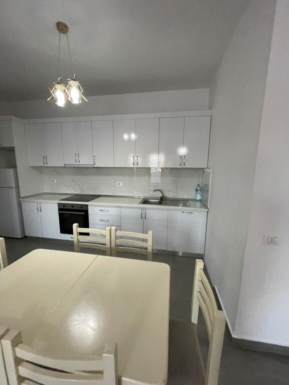 💥 Vendesi in vendita appartamento 2+1+1 nel cuore ❤ della città di Kamez Tirana