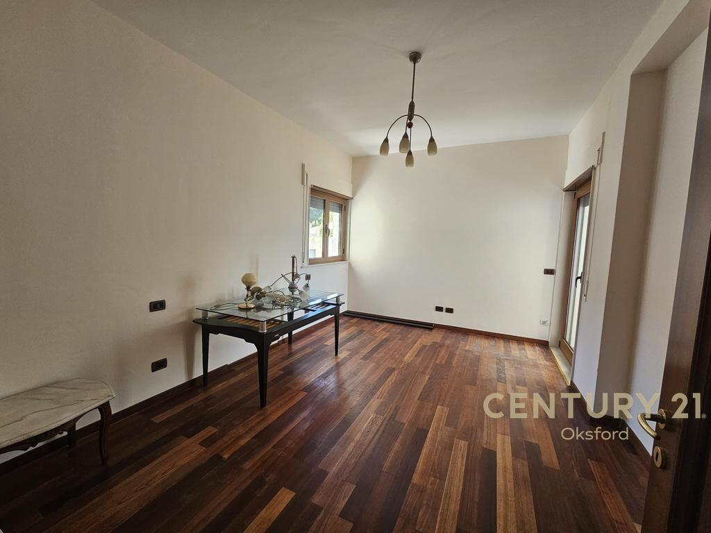 IN VENDITA TRIPLEX 4+1+2 PIÙ GARAGE A VILA E ZOGUT, DURRES! 580.000 €