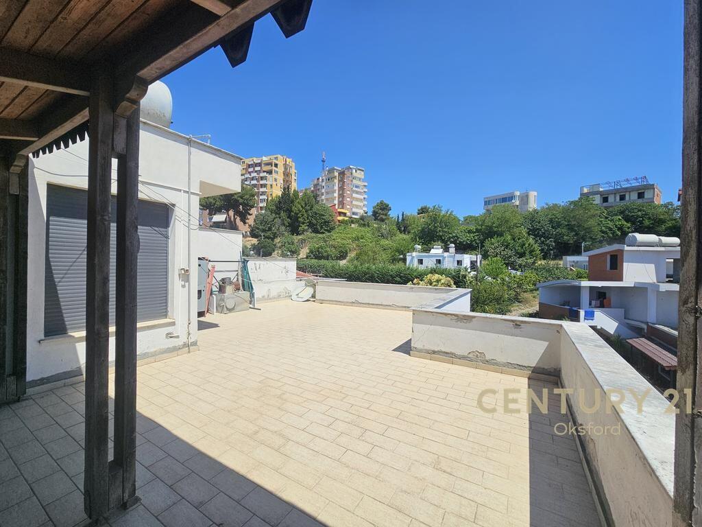 IN VENDITA TRIPLEX 4+1+2 PIÙ GARAGE A VILA E ZOGUT, DURRES! 580.000 €
