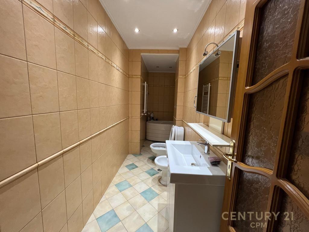 AFFITTIAMO UFFICIO IN AFFITTO IN PIAZZA WILSON! 800 € /Mese