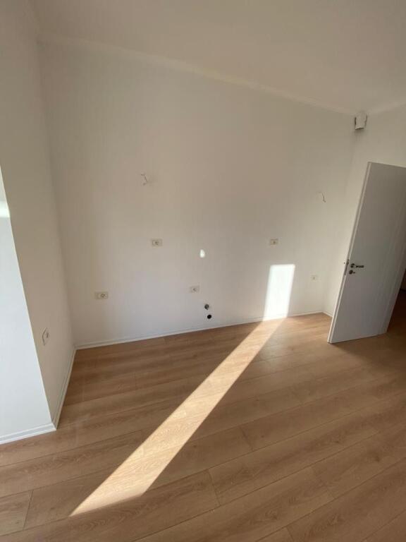 Appartamento 1+1 in vendita a Komuna e Parisit!